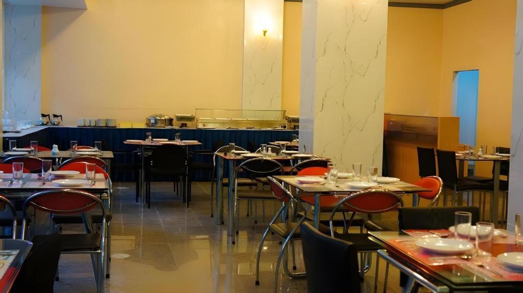 בנגקוק J Two S Pratunam Hotel מראה חיצוני תמונה