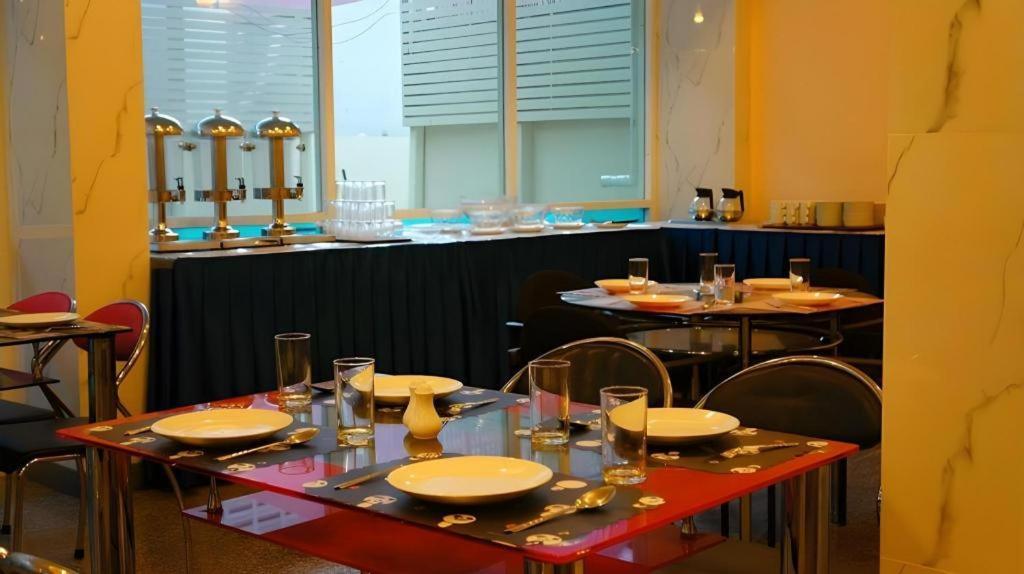 בנגקוק J Two S Pratunam Hotel מראה חיצוני תמונה